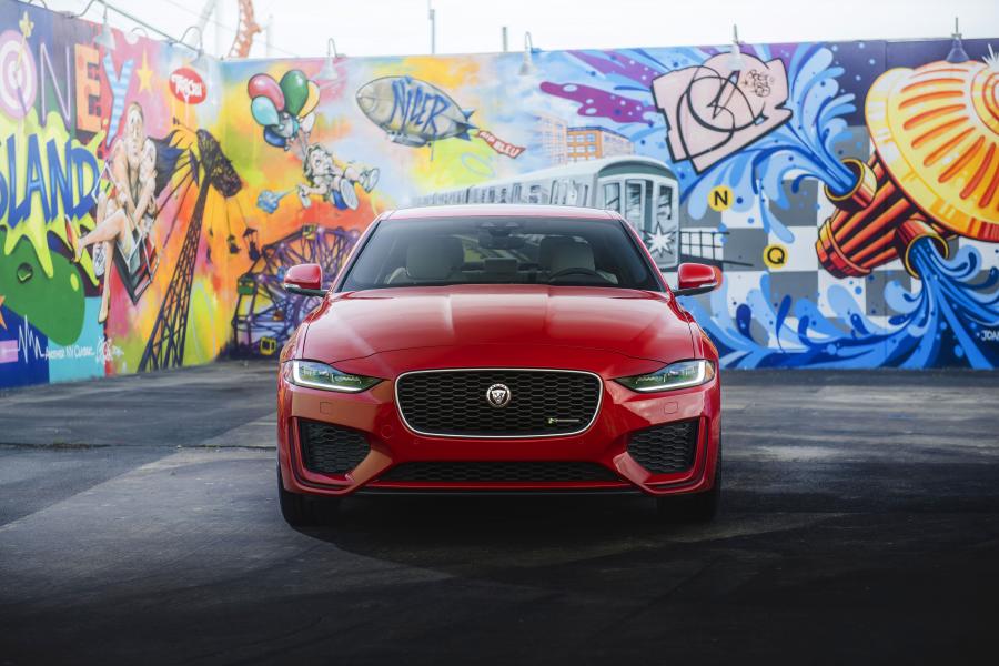  Jaguar XE 300 R-Dynamic 2019 года  (NA) (фото 2 из 14)